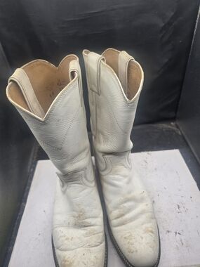 Justin Boots Tan and White Leather Cowboy Boots (Interior View)